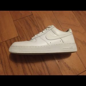 White Air Force 1’s white mens size 8.5.